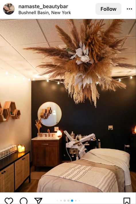 Black Esthetician Room Ideas, Dark Spa Room Ideas, Black And Wood Esthetics, Glam Esthetician Room, Aesthetic Esthetician Room Decor, Boho Western Esthetician Room, Beauty Therapist Room, Boho Lash Studio Decor, Massage Office Decor