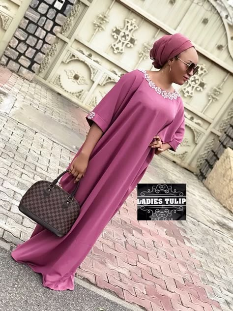 Plain Material Gown Styles, Plain Material Styles For Ladies, Kaftan Styles For Ladies, Pleated Dress Casual, Bubu Gowns, Bubu Styles, Classy Jumpsuit Outfits, Materials Gown Style, Bubu Dress