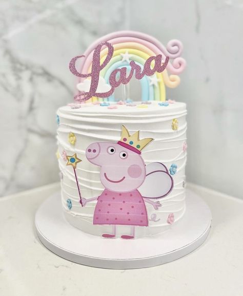 Peppa Pig Unicorn Cake, Peppa Pig Rainbow Cake, Pepa Pig Birthday Cake, Peppa Pig Cake Ideas, Pig Birthday Theme, Bolo Da Peppa Pig, Peppa Pig Birthday Decorations, Jungle Theme Cakes, Half Birthday Cakes