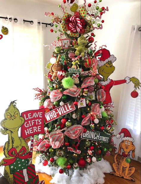 Grinch themed Christmas Tree, most grinch decorations are from hobby lobby with the exception of a few diy ornaments. The Grinch House Decorations, The Grinch Christmas Decorations Tree, Mr Grinch Christmas Tree, The Grinch Xmas Tree, Grinch Xmas Decorations, Gringe Christmas Tree Decor, Grinchmas Tree Decorations, Whoville Christmas Decorations Indoor, Grinch Home Decor Christmas Decorations