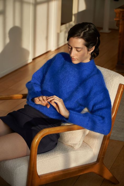 Snuggled up in her armchair, Célia Bruneau exudes comfort and style in our electric blue Jane sweater. Embrace the allure of relaxation as every fiber of our knitwear envelops you in warmth and elegance.