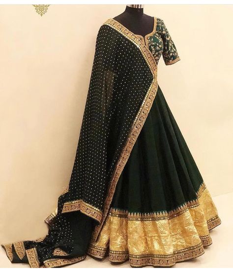 Rajasthani Dress Lehenga Choli, Bridal Ghunghat, Green Silk Lehenga, Lehenga Sabyasachi, Indian Designer Lehenga, Women Lehenga, Lehenga Indian, Simple Lehenga, Sabyasachi Lehenga