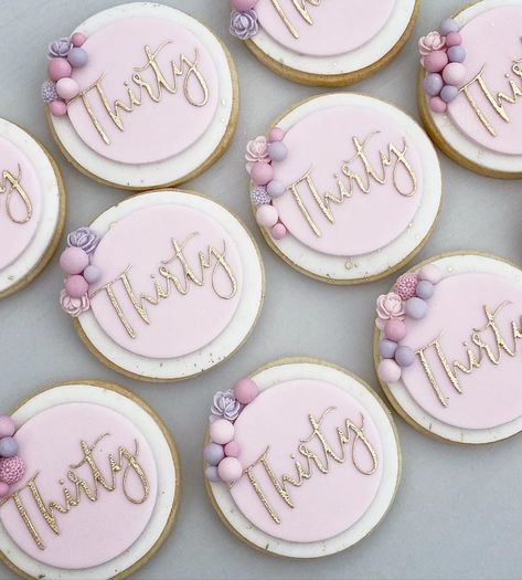 738 Likes, 50 Comments - Coco Peony (@coco_peony_) on Instagram: “When the cookies have a their very own @elari_events inspired swoosh 🌸” Gift Cookies Decorated, Pink Cookies Decorated Birthday, 30th Birthday Decorated Cookies, 21st Birthday Royal Icing Cookies, 30th Birthday Royal Icing Cookies, Sweet Sixteen Cookies Royal Icing, 30th Birthday Cupcakes, Birthday Biscuits, Wine Cookies