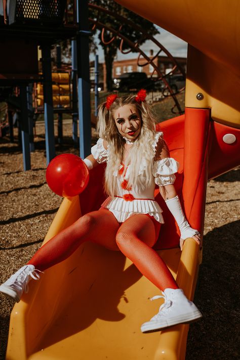 Scary Costume Women, Pennywise Halloween Costume, Carnival Photo Shoots, Pennywise Halloween, Clown Costume Women, Women Halloween Costumes, Horror Photography, Costume Ideas For Women, Duo Halloween Costumes