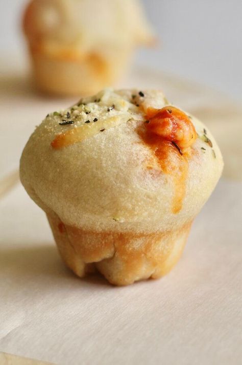 Pizza Cupcakes Recipe, Bagel Balls, Pizza Cupcakes, Bread Crust, Pizza Cups, Refrigerated Pizza Dough, Crockpot Appetizers, Homemade Crackers, Cheese Snacks