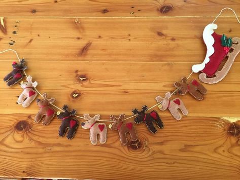 Xmas Bunting Ideas, Felt Bunting Ideas, Reindeer Garland Diy, Felt Christmas Bunting, Christmas Bunting Diy, Christmas Bunting Ideas, Felt Garland Christmas, Christmas Felt Garland, Felt Christmas Garland