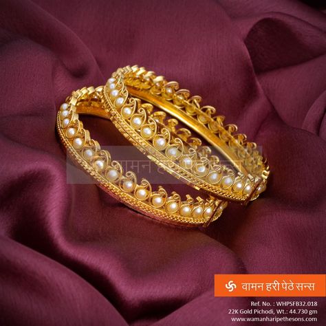 Another attractive glamorous #gold #pichodi from our dazzling collection… Bangel Design, Pearl Bangles Gold, Maharashtrian Jewellery, Gold Jewellery Collection, Jewellery Traditional, Pearl Bangles, Gold Jewels Design, Gold Pearl Jewelry, Bengali Bride