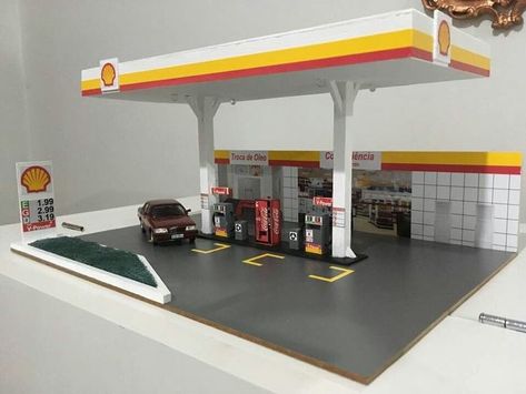 Hot Wheels Diorama Garage, Gas Station Diorama, Car Diorama, Paper Models House, Hot Wheels Room, Cardboard Crafts Kids, Parking Building, Hot Wheels Display, Hot Wheels Garage