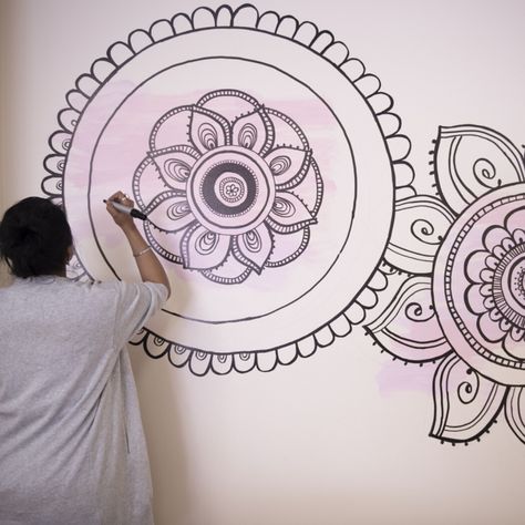 Wall Mandala Painting, Diy Mandala Wall Art, Mandala Wall Art Murals, Sharpie Wall, Freehand Design, Wall Art Murals, Wallpaper Hippie, Fantasy Angel, Diy Mandala