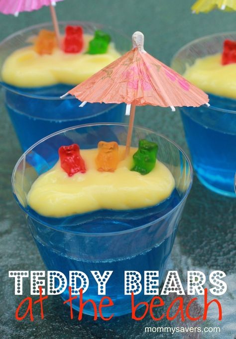 Blue Jello, Beach Cups, Edible Crafts, Summer Snacks, Beach Diy, Jell O, Hawaiian Party, Vanilla Pudding, Luau Party