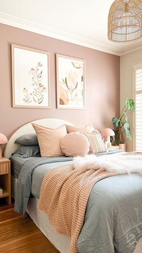 Beige And Pastel Bedroom, Pastel Walls Bedroom Paint Colors, Room Inspiration Pastel, Pastel Room Inspiration, Bedroom Ideas Soft, Pastel Aesthetic Bedroom, Interior Design Pastel, Bedroom Ideas Pastel, Pastel Bedroom Decor