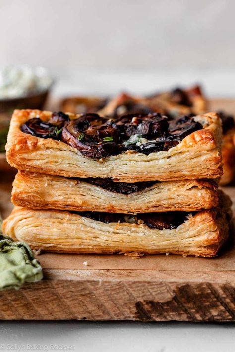 These are mega flaky mushroom puff pastry tarts with tangy rich gorgonzola cheese, fragrant thyme and rosemary, and a dash of slightly sweet balsamic vinegar. Everything bakes up on a golden delicious cloud of buttery puff pastry layers! They're fabulous as a vegetarian appetizer or snack, or as a side dish at your holiday gatherings. Recipe on sallysbakingaddiction.com Mushroom Puff Pastry Recipes, Mushroom Puff Pastry, Puff Pastry Tarts, Mushroom Tart, Vegetarian Appetizer, Rough Puff Pastry, Brie Puff Pastry, Puff Pastry Tart, Sally's Baking