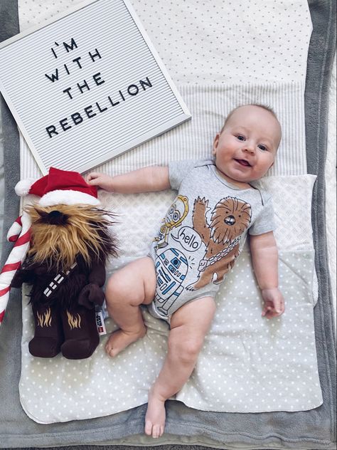 Star Wars Baby Photoshoot, Star Wars Letter Board, 4 Month Baby, Baby Milestones Pictures, Monthly Baby Pictures, Milestone Photos, Milestone Pictures, Baby Letters, Baby Boy Pictures