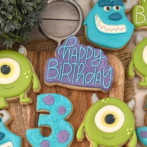 Andre Cookies on Instagram: "Monsters Inc Party!!!   #cookies #cookieoftheday #monstersinc #monstersinccookies #sullyandmike #birthdaycookies #ediblefavors #cookieart #galletas #galletasdecoradas #galletasmonstersinc #galletasguatemala" Monster Cookies Royal Icing, Cookies Monster Birthday, Monsters Inc Birthday Cookies, Monsters Inc Sugar Cookies, Monsters Inc Cookies, Monster Inc Desserts, Monsters Inc Party, Monster Inc Birthday, Edible Favors