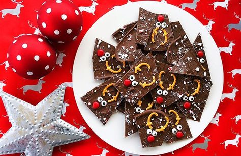 Christmas reindeer chocolate bark recipe Reindeer Bark, Homemade Muesli Bars, Healthy Muesli, Chicken Sausage Rolls, Reindeer Chocolate, Apple Loaf, Cheesecake Slice, After Dinner Mints, Chocolate Bark Recipe