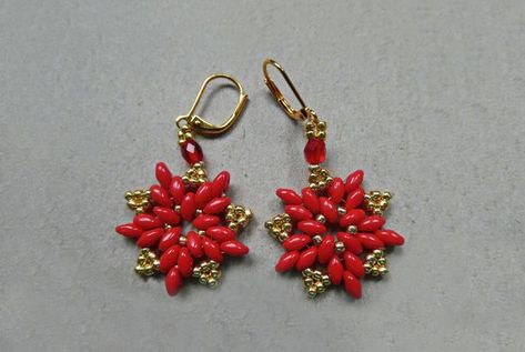 Free pattern for earrings Poinsettia – Christmas flower Poinsettia Earrings, Free Beading Tutorials, Star Of Bethlehem, Beading Tutorial, Beaded Earrings Patterns, Homemade Jewelry, Earring Patterns, Beaded Jewelry Diy, Star Patterns