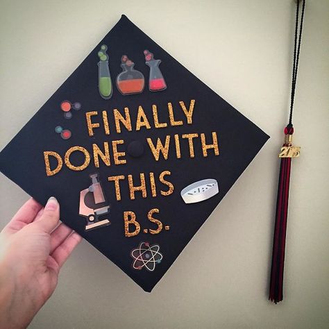 Funny Graduation Caps Funny Graduation Cap Decoration, Biology Graduation Cap, Funny Grad Cap Ideas, Graduation Cap Designs College, Funny Graduation Caps, College Grad Cap Ideas, Graduation Pic Ideas, Graduation Cap Decoration Diy, College Graduation Cap Decoration