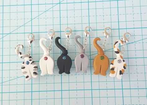 Journal Charms, Toddler Stocking Stuffers, Polymer Clay Cat, Stocking Stuffers For Adults, Clay Cat, Stocking Stuffers For Girls, Diy Christmas Presents, Cat Bracelet, Planner Charms