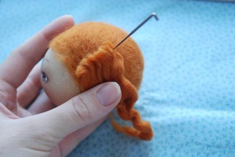 Doll hair How To Needle Felt Doll Hair, Art Doll Tutorial, Felted Fairy, Felt Fairy, Needle Felting Tutorials, Needle Felting Projects, Felting Tutorials, Wool Crafts, Sewing Dolls