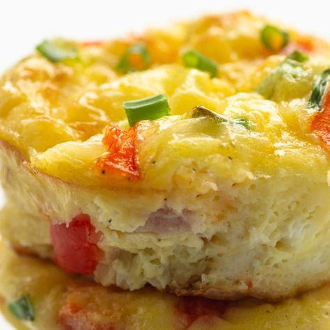 Easy Keto Denver Omelet Cups Omelet Cups, Omelette Muffins, Denver Omelet, Low Carb Breakfasts, Baked Eggs Recipe, Low Carb Chili, Vegan Pastries, Keto Breakfast Ideas, Gf Breakfast