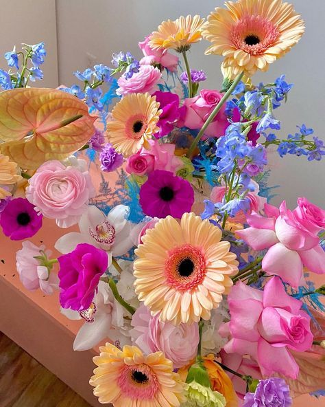 Colorful Flower Bouquet, Boquette Flowers, Prom Flowers, Nothing But Flowers, Flower Therapy, Beautiful Bouquet Of Flowers, Grad Party, Nature Wedding, Arte Floral