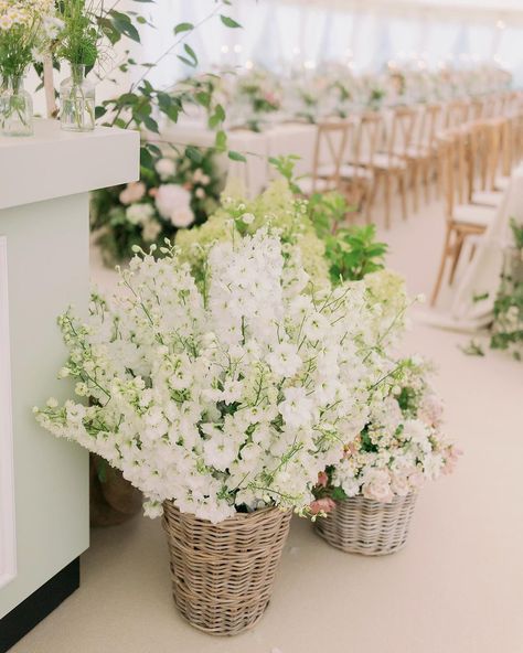 Rebecca Larner - Florist | Love seeing couples opt for baskets, overflowing with seasonal varieties, to add splashes of garden charm to their reception space. Made… | Instagram English Garden Style, Plants In Baskets, Basket Flower Arrangements, Luxury Florists, English Garden Wedding, Shades Of Peach, Charming Garden, Marquee Wedding, Church Wedding