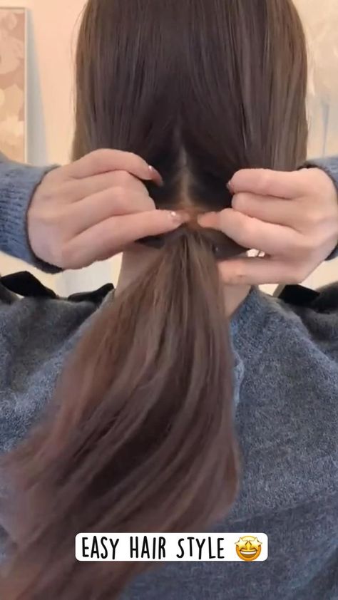 Casual Easy Hairstyles For Medium Hair, Easy Hair Bun With Claw Clip, Formal Hair Ideas With Bangs, Bun Hack With Claw Clip, Beginner Hairstyles For Medium Hair, Bun With Claw Clip Short Hair, Hair Styles For Armpit Length Hair, Super Easy Hairstyles To Do On Yourself, Claw Clip Hairstyles Long Hair Bun