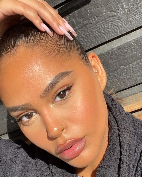 CLU on Instagram: "Eyes on you" Simple Makeup Black Women Natural, Clean Makeup Look Black Women, Glowy Makeup Black Women, Makeup Black Eyeshadow, 90's Makeup, Hair Inspo Black, Glowy Skin Makeup, Clean Girl Makeup, Natural Prom Makeup