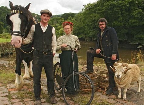 The Edwardian Farm - I can't wait to watch all the episodes on this follow-up to Victorian Farm. Ruth Goodman, Edwardian Farm, Cold Comfort Farm, Edwardian England, Tv Documentary, Farm Boys, Winter's Tale, Everyday Heroes, Winter Photos