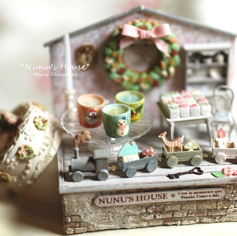 Nunu House Miniature Artist, Matchbox Art, Miniature Cake, Dollhouse Food, Miniature Rooms, House Miniatures, Miniature Diy, Dollhouse Decor, Miniature Crafts