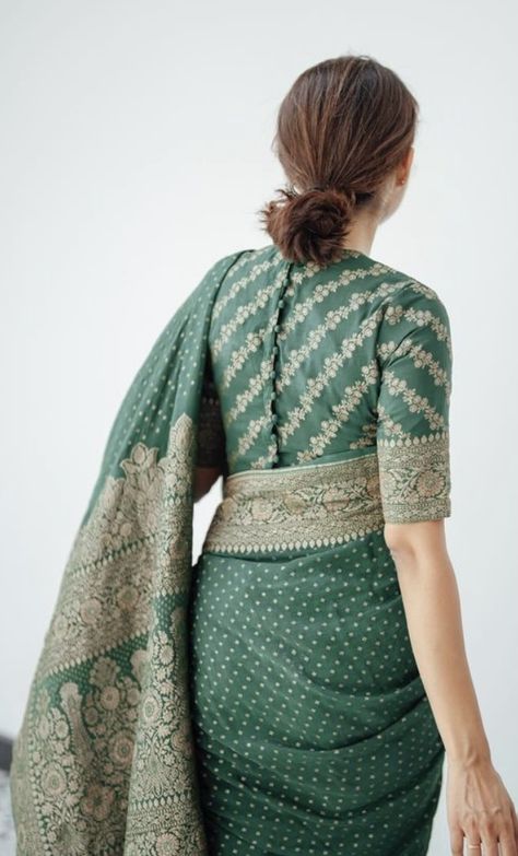 Banarasi Saree Outfit Ideas, Katan Saree Blouse Design, Banarasi Sari Blouse Designs, Benares Blouse Designs, Professional Blouse Designs, Green Saree Blouse Designs, Banarsi Blouse Design, Reshma Sebastian, Banarsi Saree Blouse Design