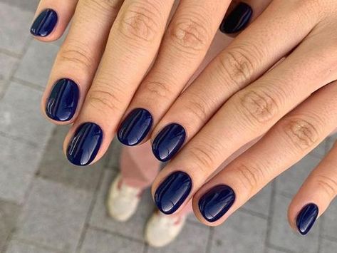 Dark Blue Oval Acrylic Nails, Navy Blue Nails Short, Dark Blue Nails Ideas, Dark Purple Nails, Bright Pink Nails, Her Nails, Minimalist Nails, Dream Nails, Chic Nails