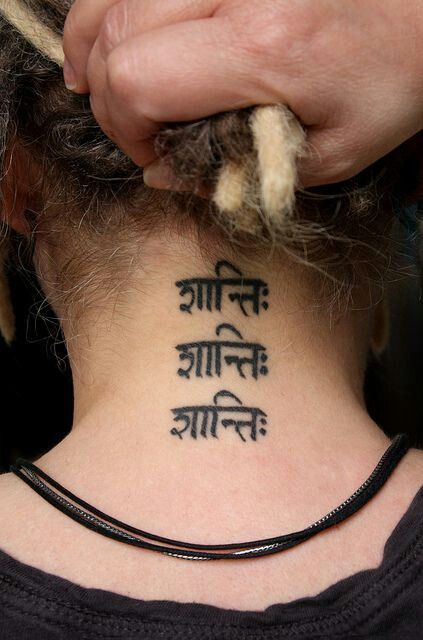 Shanti shanti shanti Shanti Tattoo, Hindi Tattoo, Shanti Shanti Shanti, Wörter Tattoos, Mantra Tattoo, Tattoo Diy, Sanskrit Tattoo, Calligraphy Tattoo, Cat Tattoos