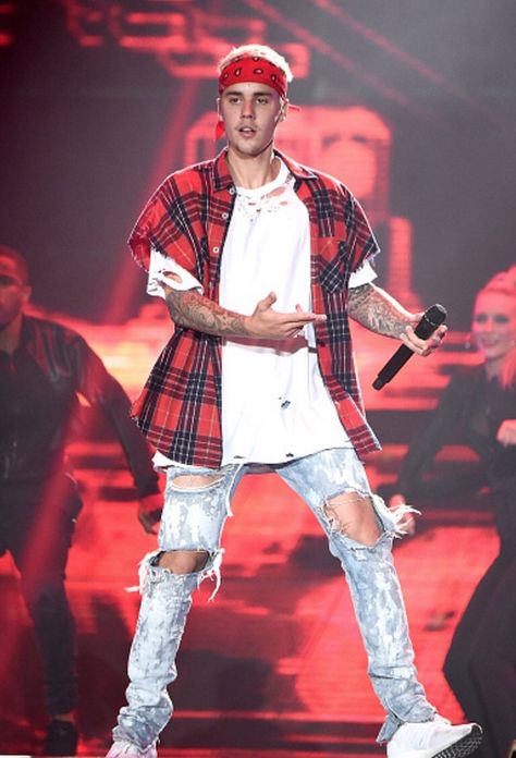 Justin Bieber performing at his last Purpose Tour concert in North America on July 19, 2016 at Madison Square Garden in New York City Purpose Tour Outfit, Justin Bieber Costume, Justin Bieber Concert Outfit, Concert Outfit Ideas Plus Size, Outfit Ideas Plus Size, Justin Bieber Concert, Dior Shades, Justin Bieber Outfits, Justin Bieber Posters