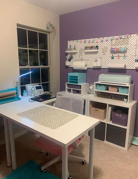 Small Craft Room Layout, Craft Room Layout Ideas, Sublimation Station, Office Craft Room Combo, Boutique Office, Sewing Room Inspiration, Small Craft Rooms, Craft Storage Organization, Ikea Alex