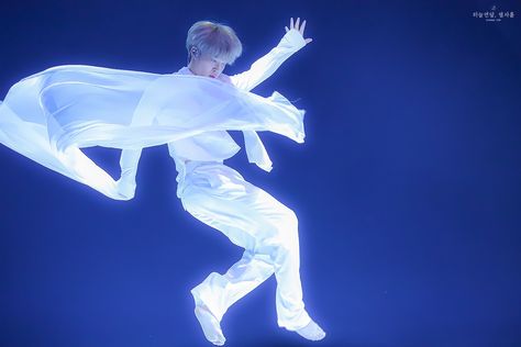 Solo Dance Video, Mma 2019, Bts Birthdays, Park Jimin Cute, Dance Photos, Contemporary Dance, Park Jimin Bts, Album Bts, Busan