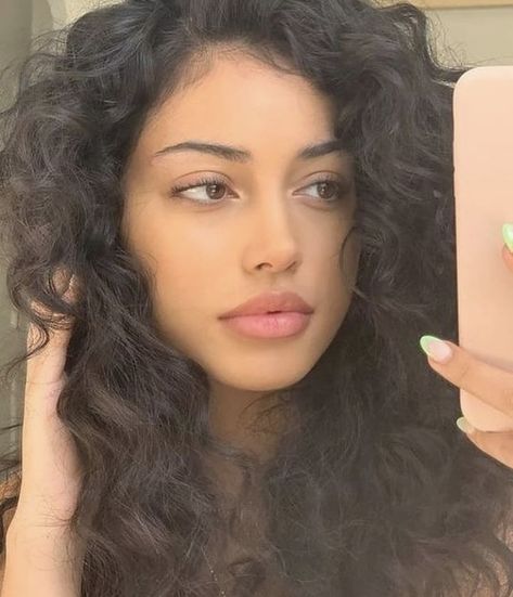 cindy kimberly Kimberly Hair, Cindy Wolfie, Golden Brunette, Cindy Kimberly, Model Aesthetic, Come Here, More Love, Pretty Face, Skin Moisturizer