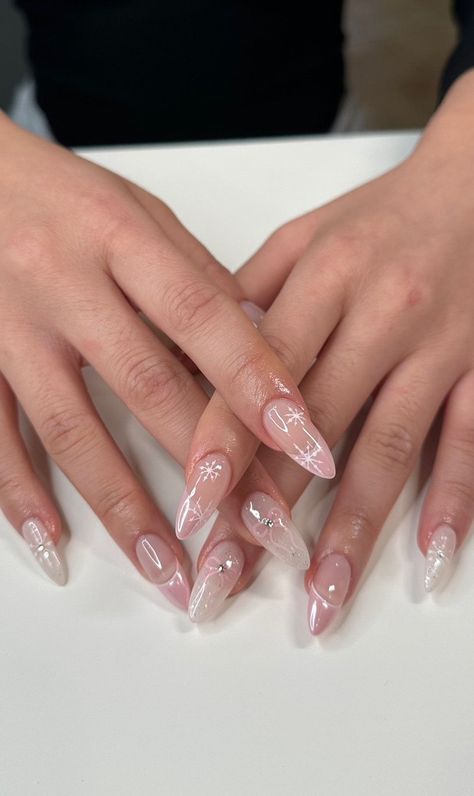 Crazy Acrylic Nails, Asian Nail Art, Asian Nails, Baby Nails, Simple Gel Nails, White Acrylic Nails, French Tip Acrylic Nails, Glow Nails, Pretty Gel Nails