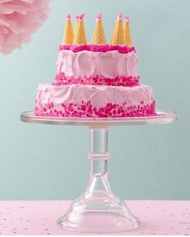 Dreamy Pink Castle Cake #Princess Pink Castle Cake, Princess Party Food, Princess Crown Cake, Betty Crocker Cake, Princess Castle Cake, Mini Ice Cream Cones, Decorações Com Comidas, Crown Cake, Pink Castle