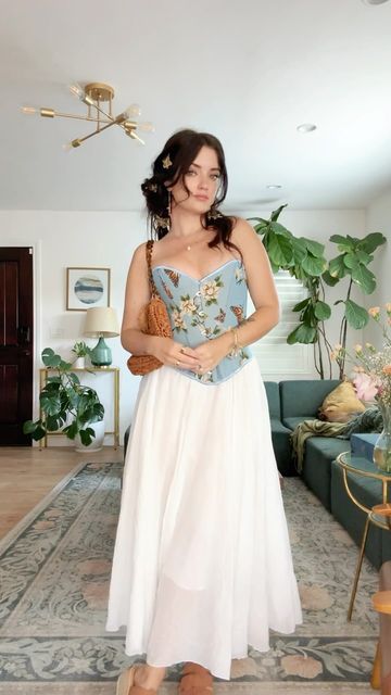 Fairy Work Outfit, Midsummer Outfit Ideas, Fairy Core Casual Outfits, Romance Core Outfits, Rennesaince Aesthetic Outfit, Fairy Asthetics Outfit, Ethereal Outfit Aesthetic, Ethereal Aesthetic Fashion Casual, Etheral Outfit Ideas