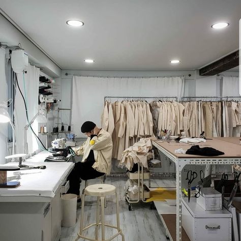 Small Tailoring Shop Interior Design, Sewing Workshop Studio, Fashion Workspace, Fashion Design Studio Workspaces, Chanel Atelier, Fashion Design Studio, Ruangan Studio, Studio Workspace, Workspace Studio