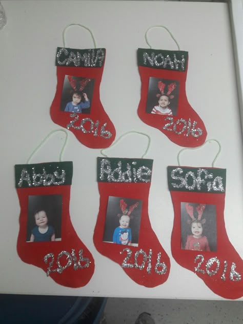 Stocking Toddler Craft, Christmas Stockings Crafts For Toddlers, Christmas Crafts For Toddlers With Photo, Daycare Holiday Crafts, Christmas Crafts At School, December Art Crafts For Toddlers, Christmas Crafts For Nursery, Christmas Idea For Toddlers, Stocking Kids Craft