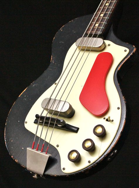 Custom Bass Guitar, Guitar Exercises, Electric Guitar Design, Custom Electric Guitars, Vintage Bass, Cool Electric Guitars, Box Guitar, Bass Guitars, Fender Bass