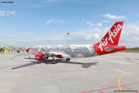 AirAsia 100th Airbus A320. Dragon Livery. 9M-AHQ. AirAsia photo. Travel Logos, Airplane Photos, Airline Logo, Air Asia, Aircraft Painting, Asia Trip, Livery Design, Airplane Art, New Aircraft