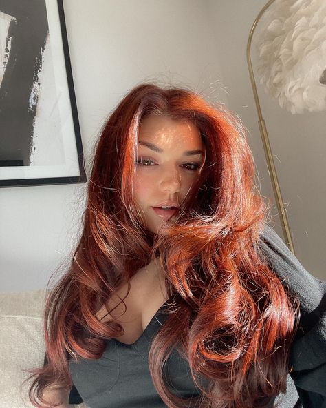 Red hair girl selfie. Black romantic top. Jessica rabbit hair. Voluminous hair Red Copper Hair, Red Hair Outfits, Pretty Red Hair, Red Copper Hair Color, Red Hair Looks, Copper Red Hair, Plum Hair, Red Era, Girl Hair Colors