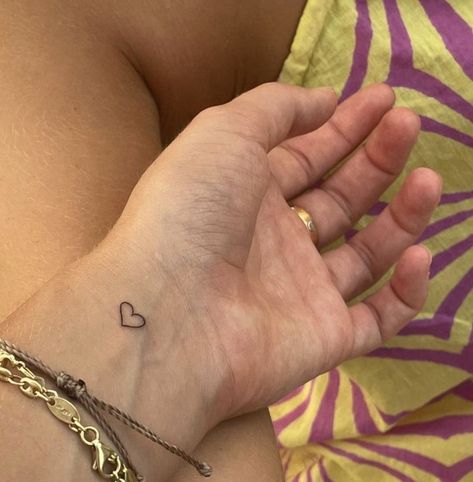 Small Heart Wrist Tattoo, Heart Tattoo On Wrist, Hand Heart Tattoo, Wrist Tatoo, Little Heart Tattoos, Simple Heart Tattoos, Full Hand Tattoo, Heart Tattoo Wrist, Tiny Heart Tattoos