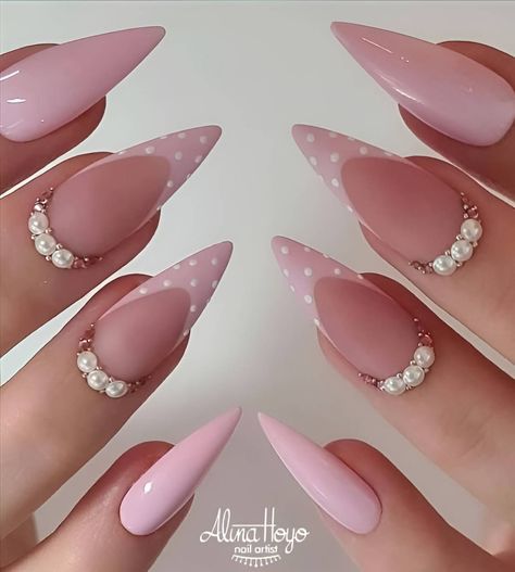 27 Captivating Pink French Tips Nails Every Girl Should Try Kutek Disney, Short Almond Nails, Nagellack Trends, Short Almond, Stiletto Nails Designs, Almond Nails Designs, Dots Nails, Bright Nails, Yellow Short