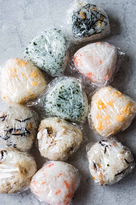 Easy Onigiri, Easy Onigiri Recipe, Onigiri Recipes, Onigiri Filling, Japanese Onigiri, Japanese Rice Balls, Healthy Japanese Recipes, Onigiri Recipe, Recipes Japanese