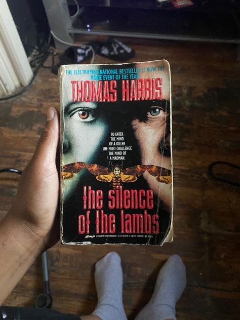 book reading Silence Of The Lambs Book, The Silence Of The Lambs, Thomas Harris, Silence Of The Lambs, The Lamb, Book Reading, St Martin, Book List, Mad Men