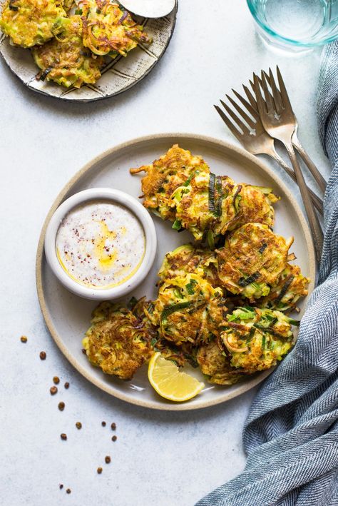 Leek and Kohlrabi Fritters with Sumac Yogurt - simple fritters that are great for an appetizer! Kohlrabi Fritters, Chickpea Flour Recipes, Kohlrabi Recipes, Fritter Recipes, Vegetarian Appetizers, Yogurt Sauce, Chickpea Flour, Croquettes, Beignets